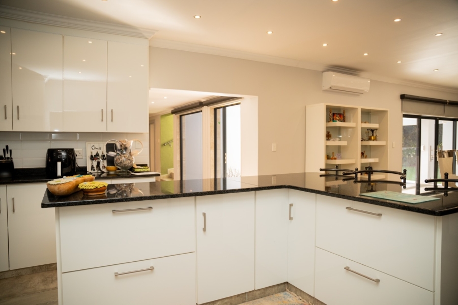 6 Bedroom Property for Sale in Wilkoppies North West